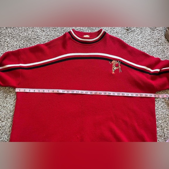 SOLD Vintage Tigger Winnie the Pooh Sweater - Picture 7 of 9